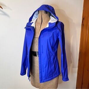 The North Face Women's Vibrant Blue Lightweight Jacket